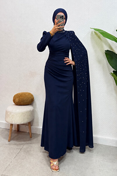 Abiye Diyarı فستان سهرة من قماش الكريب مزين بحجر الزيرينا