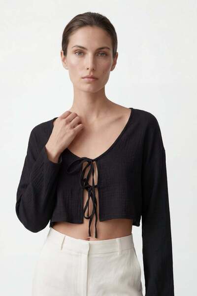 HAKKE Front tie-up blouse
