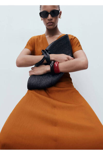MANGO Woman Yanları büzgülü midi dress