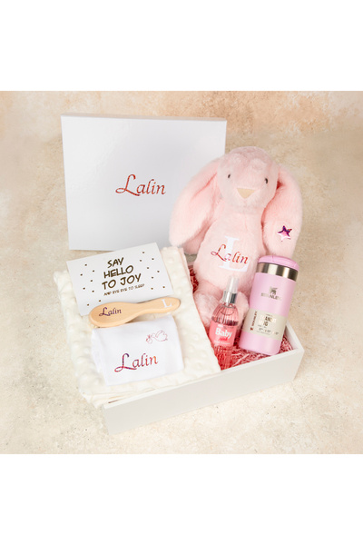 Hellobox Premium Kişiselleştirilebilir İsme Özel Monogram Kız Bebek Hediyesi ...