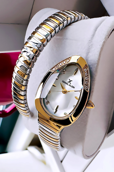 Daniel Klein Snake Model Women Wristwatch 3 Atm Water Resistant Gold Color St...
