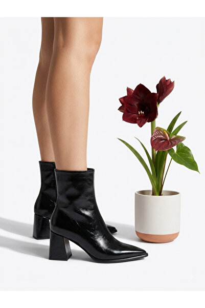 vanorio Women's Black Wrinkled Patent Leather Zippered Thick Heeled Boots