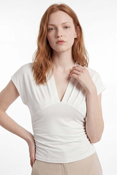 HAKKE Elegant blouse with ruched detail and v-neck