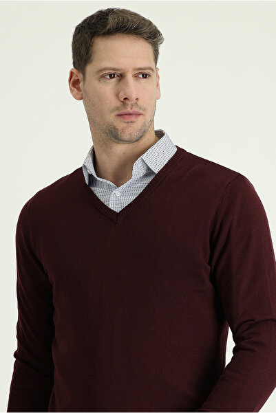 Kiğılı Strickpullover mit V-Ausschnitt und normaler Passform