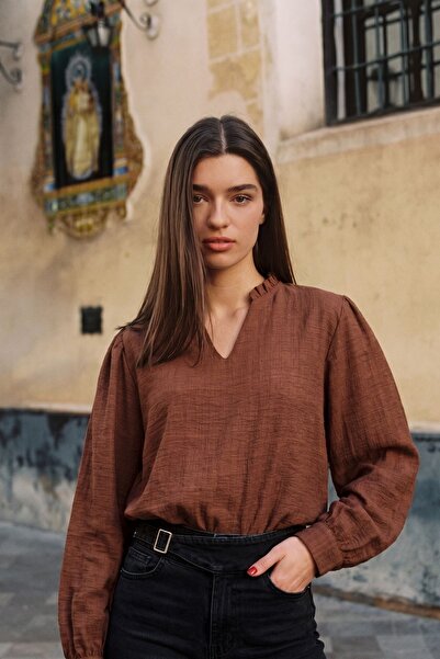 armonika Γυναικεία μπλούζα σε σκούρο βιζόν με λαιμόκοψη V, λεπτομέρεια πιέτας...