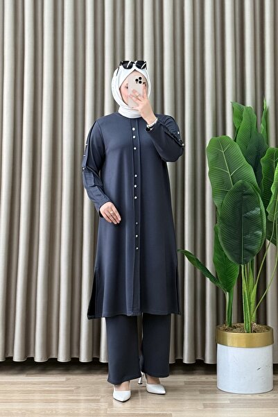 ALYA ESİN TAKIM Kristal Kumaş Kadın Antrasit Önü ve Kolları Süs Düğme Detaylı...