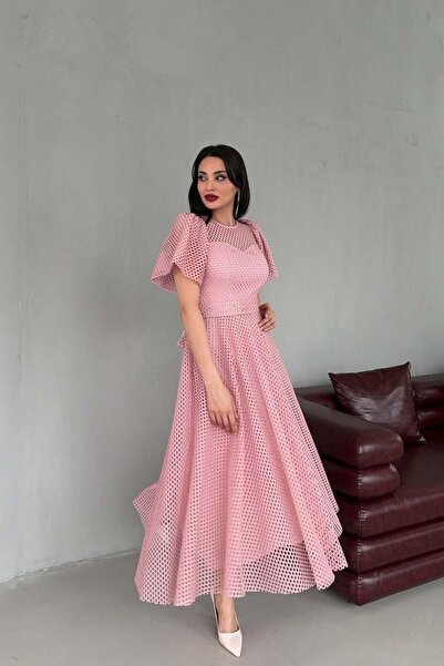 Serica Moda Ροζ φόρεμα μίντι από διχτυωτό ύφασμα με μανίκια μπαλόνι και ζώνη