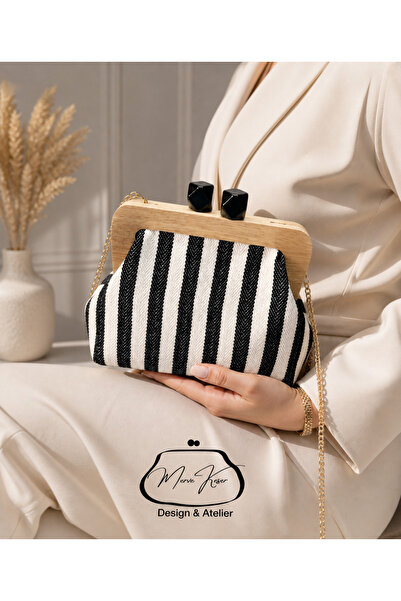 MK Ahşap Detaylı Çizgili El Çantası – Siyah & Beyaz, Zincir Askılı Şık Clutch