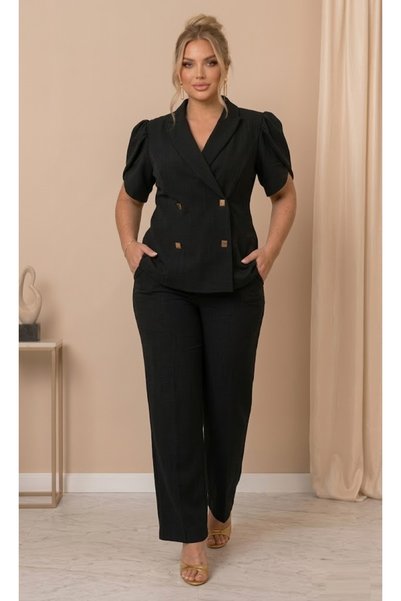 Butik Nilyam بدلة سهرة نسائية كبيرة الحجم بياقة مزدوجة الصدر وأكمام قصيرة مع تفاصيل أزرار وأكمام متقاطعة 25009