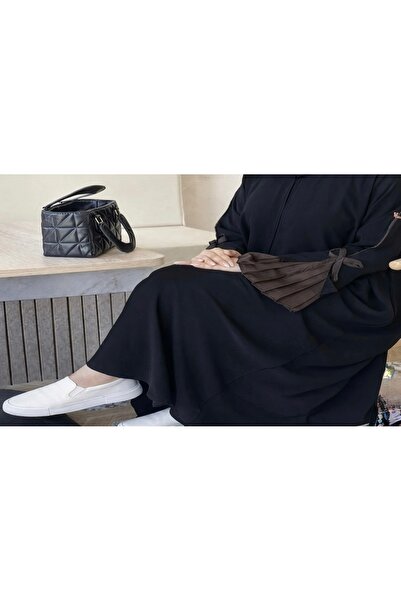 WAHAJ DRESSES Black Robe with Brown Folded Sleeves