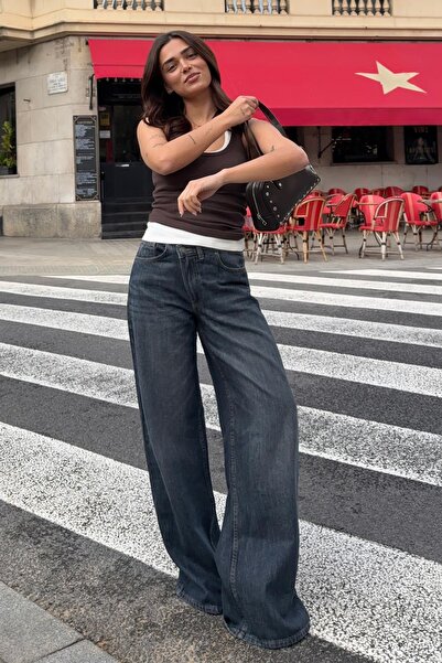Diagonal wide-waisted jean