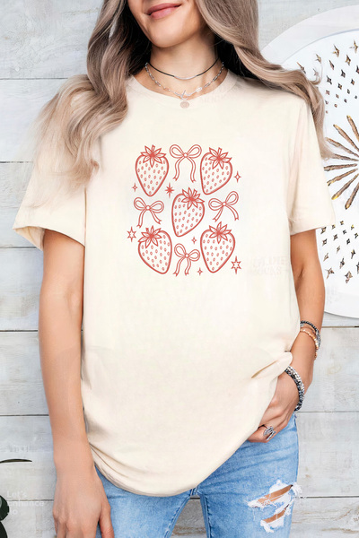 Sarah's Boutique Women's T-shirt – 100% cotton – Strawberry Bows