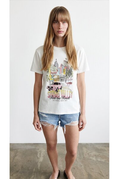 Quzu Baskı Detaylı T-shirt Ekru