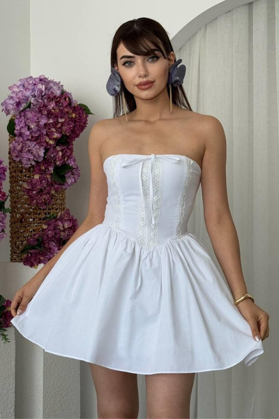 Clothes Fast Rochie mini pufoasă din țesătură poplin, fără bretele, cu dantel...