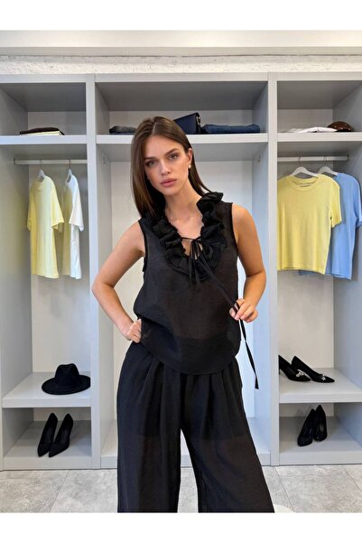 Julidress بلوزة بتفاصيل ياقة مكشكشة وبنطلون مبطن، طقم علوي وسفلي