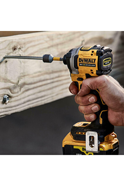 Dewalt 18V 4'lü Set (Darbesiz Matkap, Torklu Vidalama, Taşlama, Kırıcı-Delici, 4 Akü, 2 Şarj Cihazı)