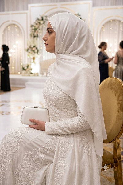 Nazellaa شال كريستال بلون أبيض سادة
