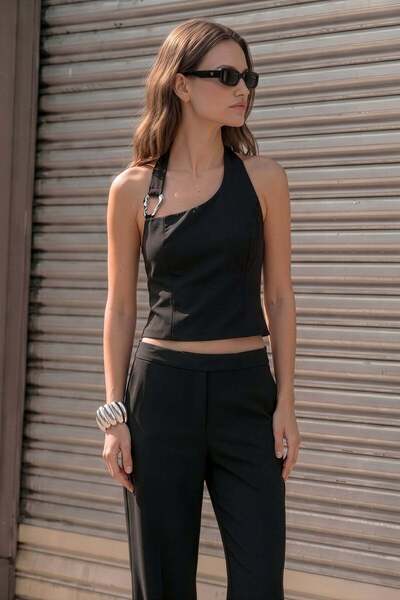 CKM MODA Eclipse accessory detailed black blouse