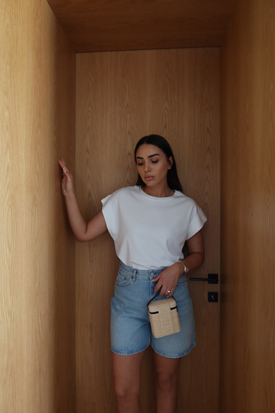 Özge Özgenç تي شيرت تي كول بيسك