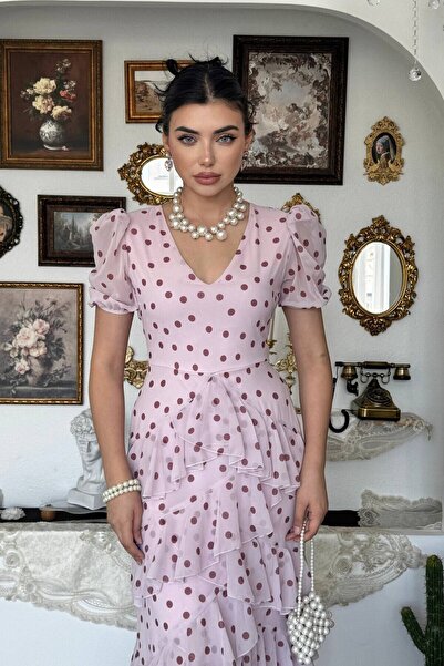Julidress فستان شيفون فاخر مزين بكشكشة على شكل حرف V وتفاصيل منقطة باللون الوردي