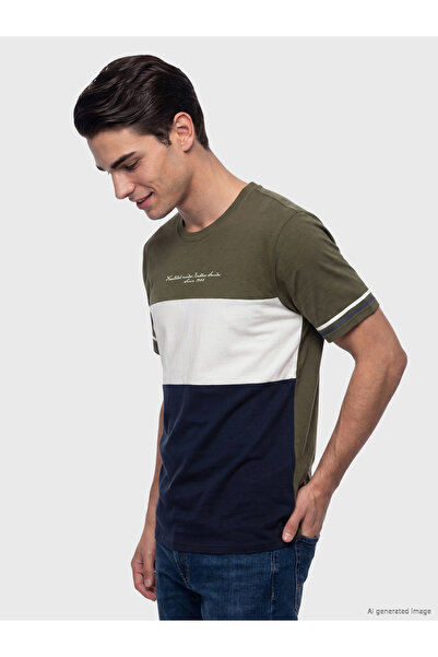 LC Waikiki Ανδρικό T-shirt με στρογγυλή λαιμόκοψη και χρωματικά μπλοκ