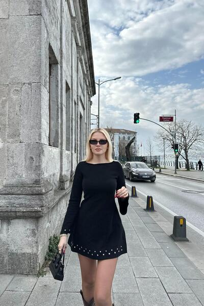KOL VE ETEK UCU DROP DETAYLI ELBİSE