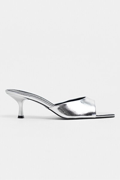 NİŞANTAŞI SHOES Promise Gümüş Desenli Sivri Burun Kadın İnce Topuklu Terlik
