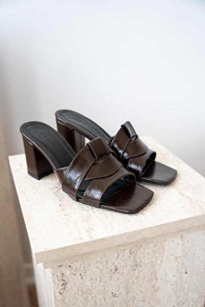 LAMİNTA Loves Asymmetrical Cut Bitter Brown Thick Heeled Slippers