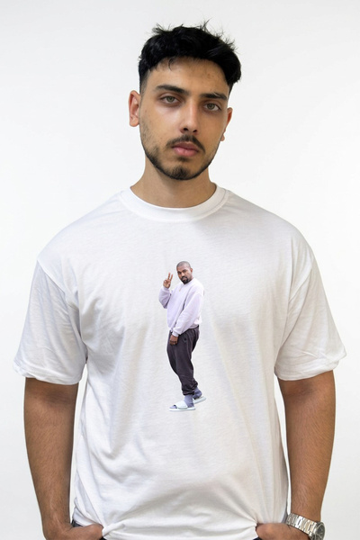 Anetos تي شيرت أبيض كبير الحجم مطبوع بتصميم Kanye West_43