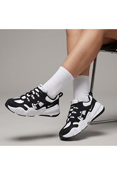 Nike Tech Hera Casual Sneakers Sportie (Slim Fit)