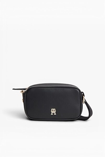 Tommy Hilfiger حقيبة كتف نسائية سوداء بشعار TH Monogram وحزام متقاطع