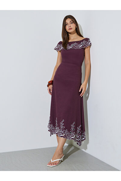 Styli Burgundy A-Line Maxi Skirt with Embroidered Hem