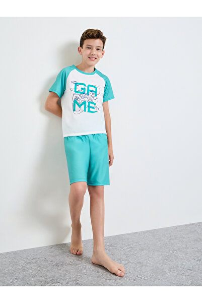 Styli Boys Printed Raglan Sleeve T-Shirt and Shorts Pyjama Set
