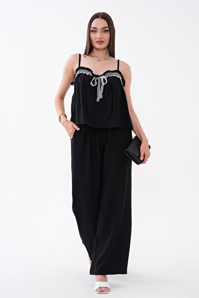 ŞİMAL Ženska bluza i pantalone sa čipkastim detaljima i remenom od konopa, se...