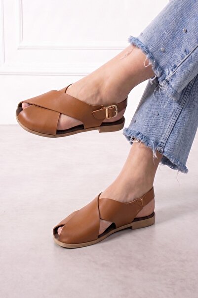 FUGA MODA Vieste Tan Cross-Strapped Gold Buckle Women's Sandals