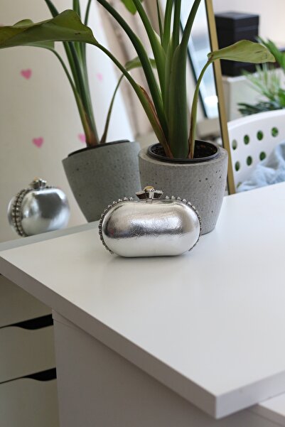 Moom Bag Kadın Gümüş Parlak Taş Detaylı Zincirli Kasalı Abiye Çantası