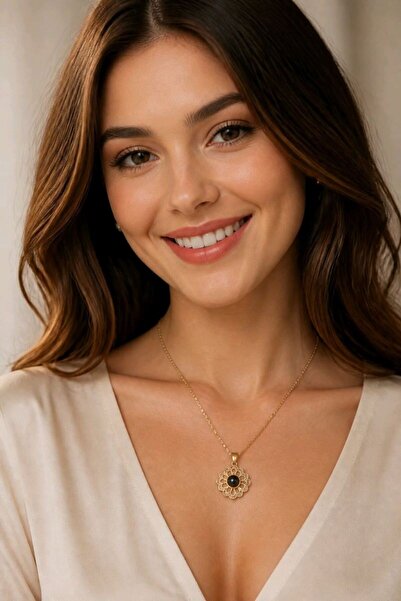 Monalisa Home Luxury Necklace with the Phrase I Love You in 100 Languages