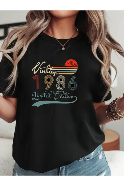 799 تي شيرت بطباعة جرافيكية من طبعة محدودة من عام 1986 |   بلوزة نسائية بأكما...