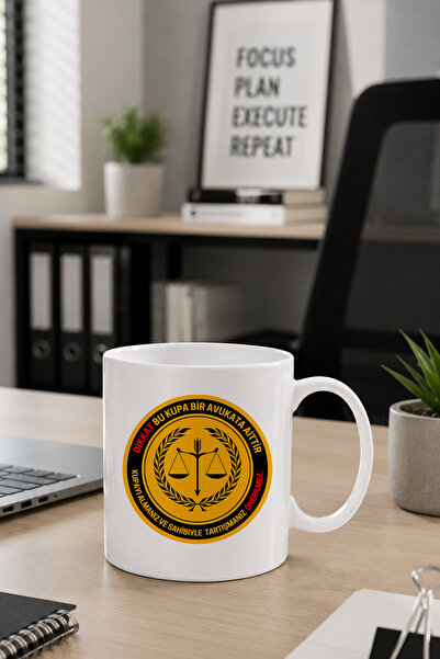 giftkonsept كوب هدية ممتع بتصميم شعار مطبوع عليه "هذا الكوب ينتمي إلى المحامي...