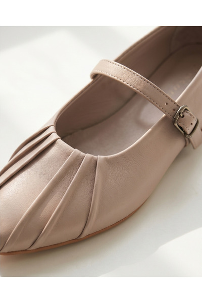 futsi shoes ALLEGRA Bej Hakiki Deri Bilekten Tokalı Piliseli Kadın Babet