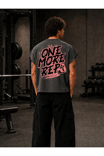 EVIus تي شيرت GYM Sporcu One More Rep مطبوع بمقاس كبير وياقة دائرية بدون أكمام