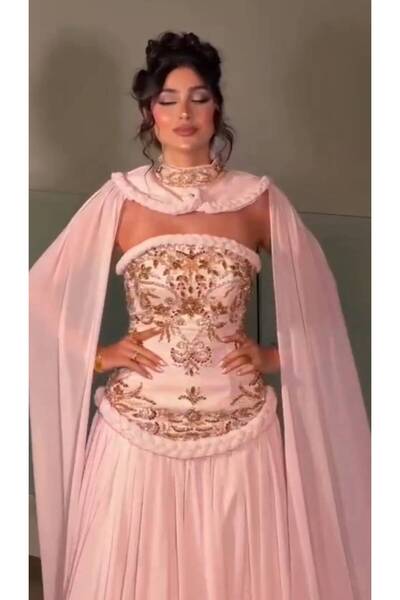NALA FASHION فستان سهرة وردي فاخر بتطريز معدني ذهبي–فضي،