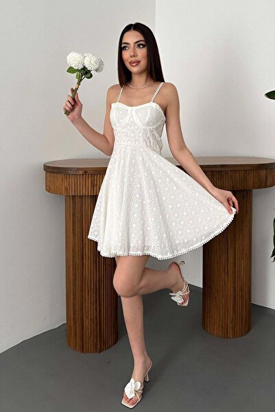 Clothes Fast فستان نسائي قصير أبيض اللون بحمالات رفيعة وياقة على شكل قلب وتنو...