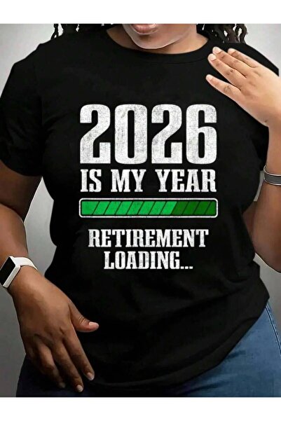 k222 تي شيرت بطباعة جرافيكية باللون الأسود من Is My Year - Countdown 2026 Ret...