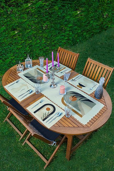Realhomes 4 + 1 nurcă cu fundal desen etnic set american de serviciu și alergător