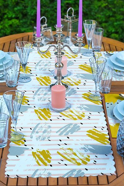 Realhomes 4+1 White Floor Brush Strokes Cartoon American Service & Runner Set