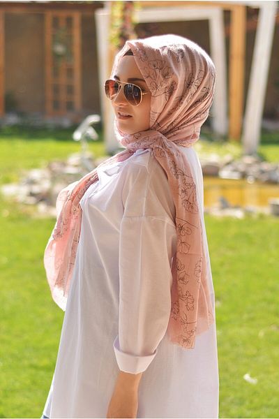Veille Floral Patterned Powder Shawl