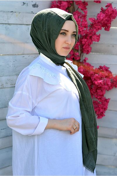 Veille شال أخضر داكن منقوش بالزهور