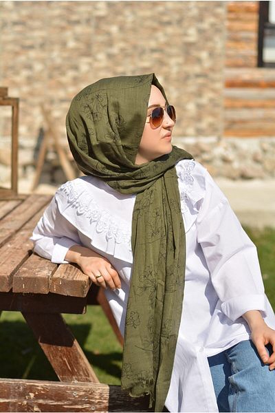 Veille شال أخضر فاتح منقوش بالزهور