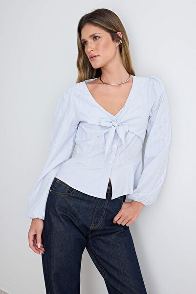 Trendyol Collection بلوزة منسوجة بخطوط زرقاء وتفاصيل ربط أمامية TWOAW27BZ00230